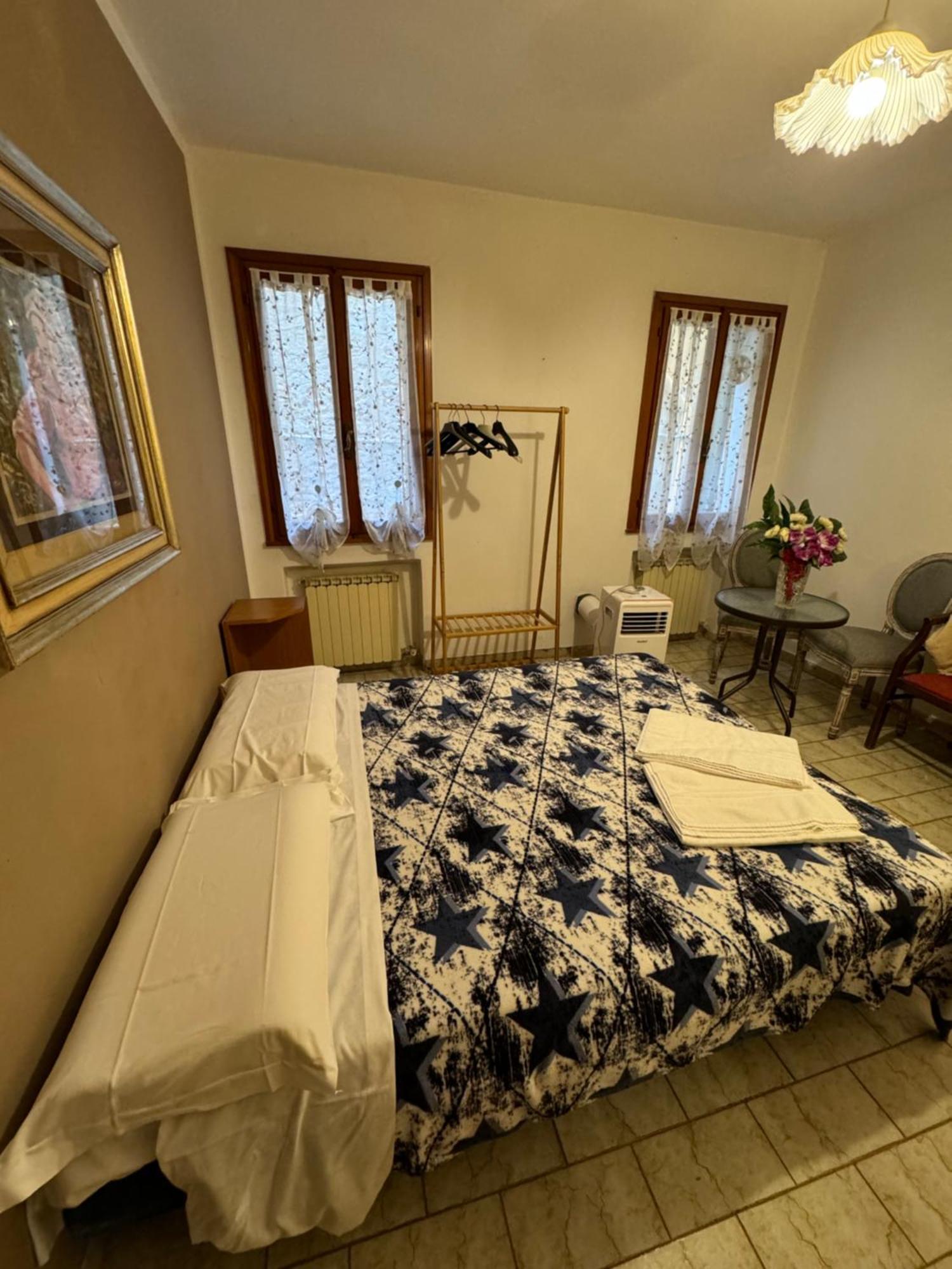 The Wolf House Hotel Velence Kültér fotó