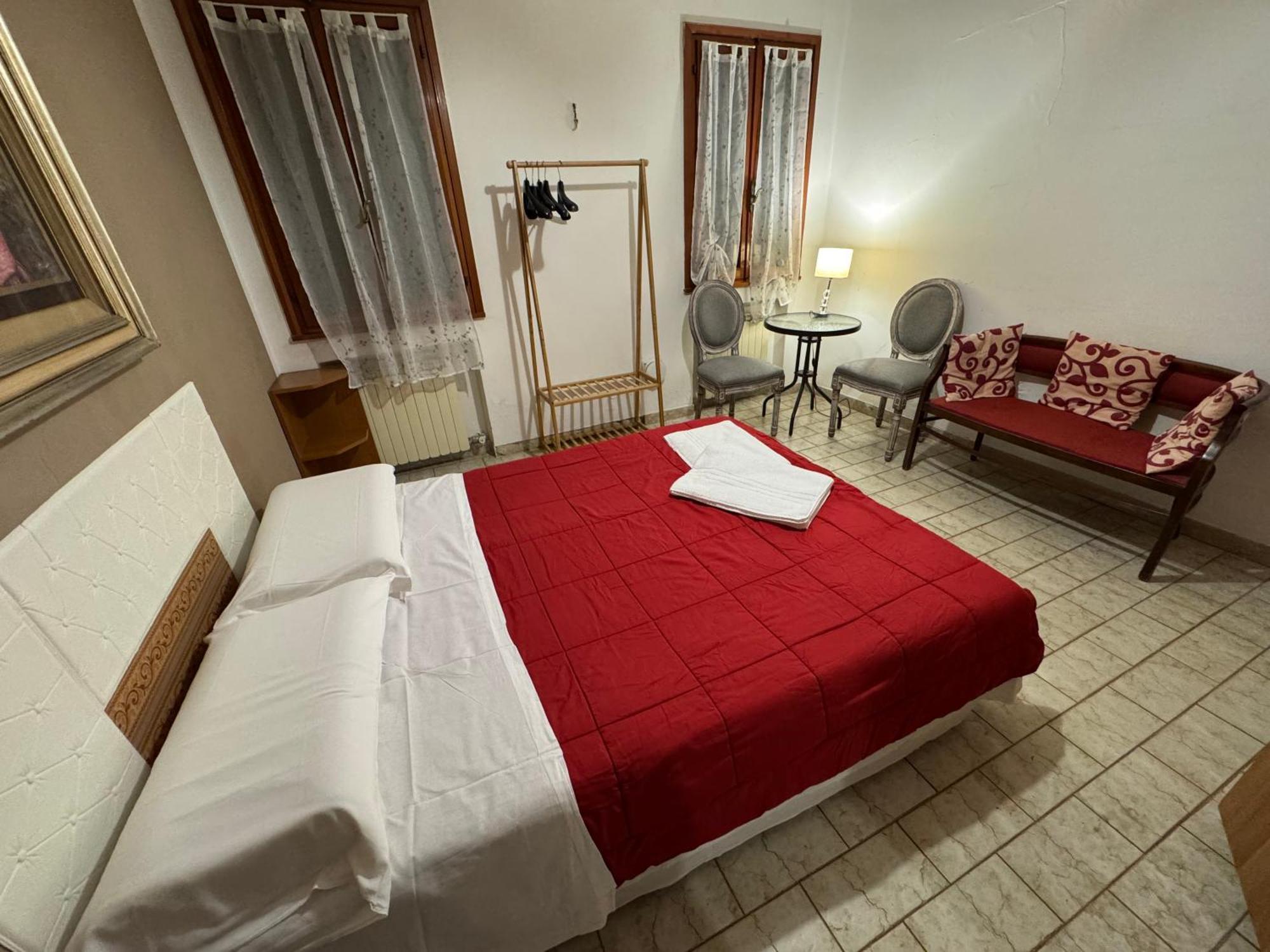The Wolf House Hotel Velence Kültér fotó